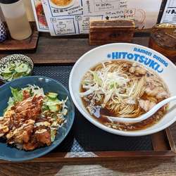 ランチ麺セット　957円（税込）