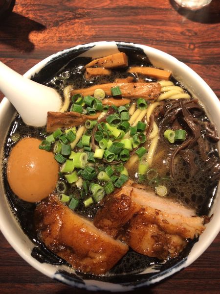「黒無骨ラーメン　1180円」@麺屋武蔵 武骨の写真