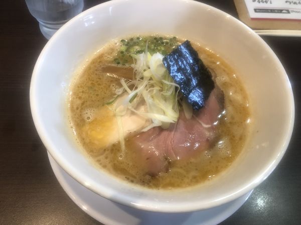 「まる重鶏白湯〈醤油〉」@柳麺まる重の写真