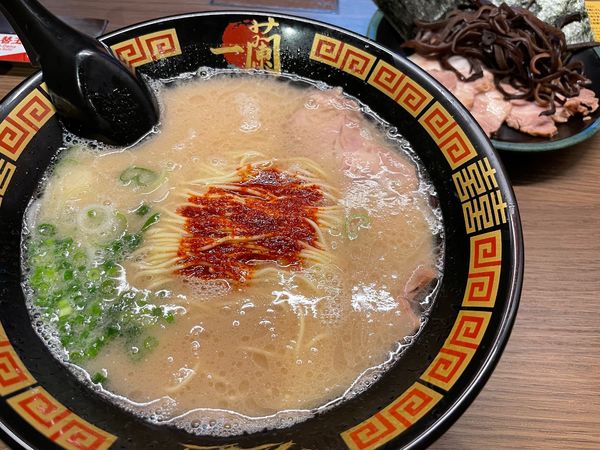 「天然とんこつラーメン＋きくらげ＋チャーシュー」@一蘭 水戸店の写真