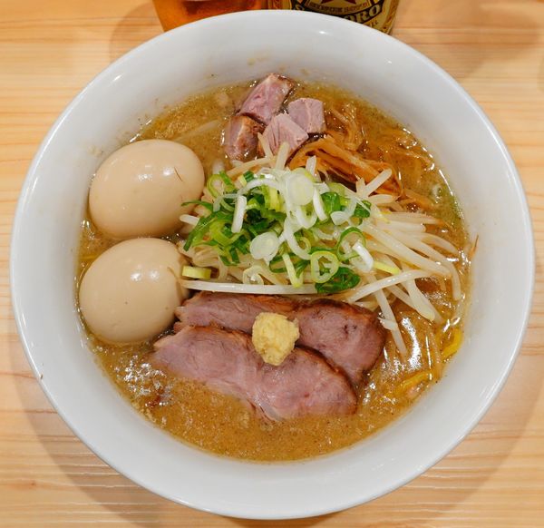 「味噌らーめん＋もやし＋煮玉子×2＋ビール（中瓶）」@三ん寅の写真