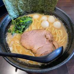 醤油ラーメン（大）+うずらの玉子