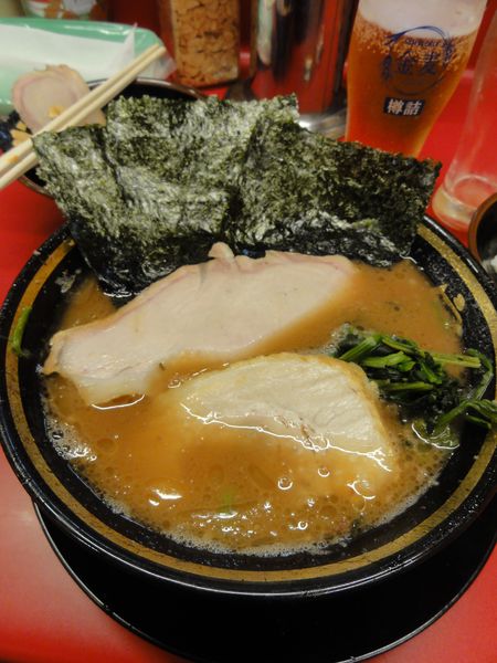 「ラーメン薄めバラ 半ライス🍺🍺」@柏 王道家の写真