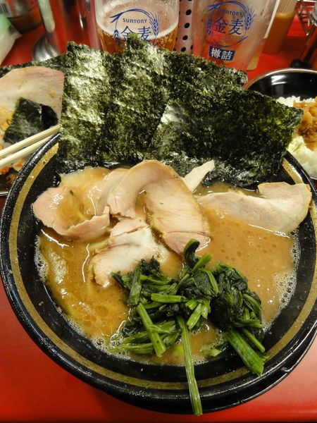 「ラーメン薄め半ライス🍺🍺」@柏 王道家の写真