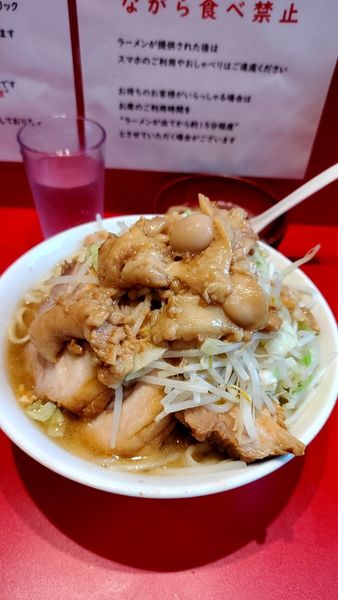 「少なめ、にんにく、野菜、アブラ、脂卵」@麺屋HEROの写真