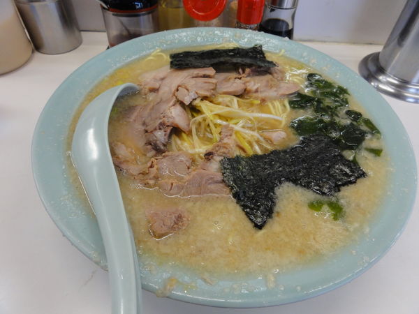 「ネギチャーシュー中盛1210円」@とんとんラーメン 川口店の写真