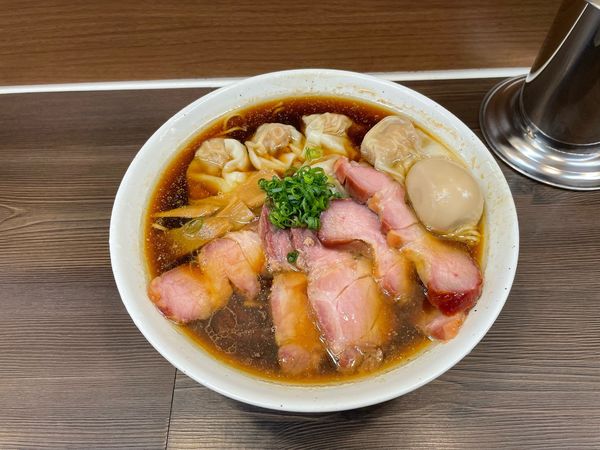 「ワンタン麺（¥950）大盛（¥100）チャーシュー（¥250）」@中華そば さわの写真
