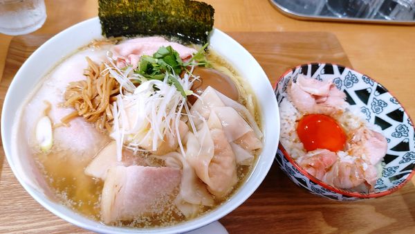 「特製塩らーめん・大盛・チャーシュー入り玉子かけご飯トリュフ風」@らーめん亭 ひなり竜王の写真