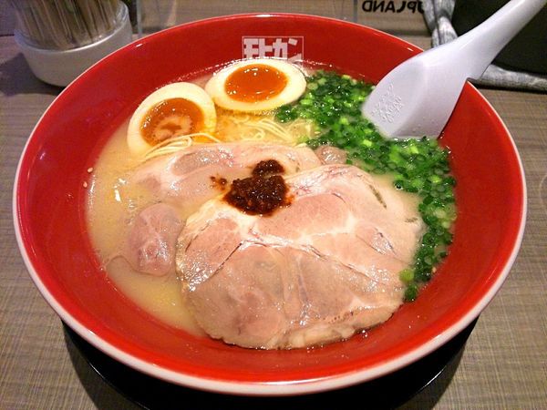 「極上豚骨モヒカンらーめん煮卵入り」@モヒカンらーめん 南越谷店の写真