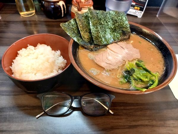 「ラーメン」@横浜家系らーめん 武術家の写真