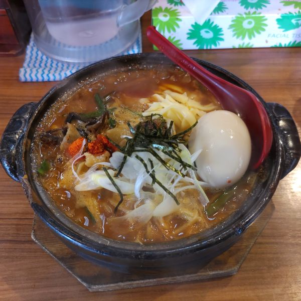「肉チーズ煮込みめん(太麺·中辛)·野菜増·味玉·ライス」@麺屋 多伊夢の写真