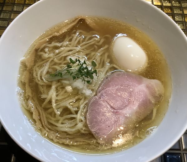 「伊吹いりこの塩煮干そば　＋　味玉」@町田汁場 しおらーめん進化 中山店の写真