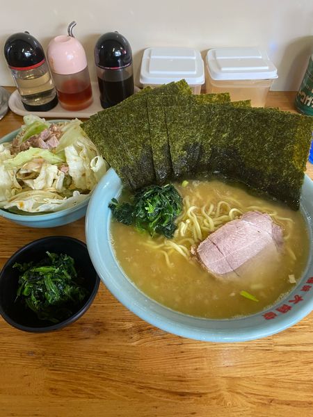 「ラーメン中盛、海苔、キャベチャー、ほうれん草」@六角家 本店の写真