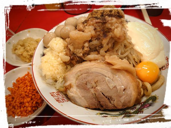 「まぜそば(ミニ)870円+うずら100円+しょうが50円」@ラーメン鷹の目 北千住店の写真