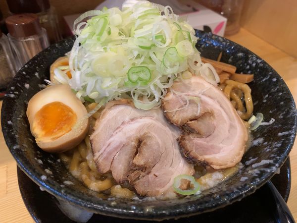 「ツボミ油そば＋ネギ」@背脂の魔術師 ツボミの写真