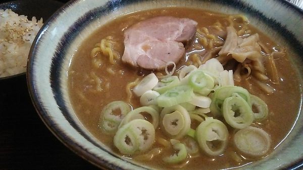 「味噌らーめん 850円＋半ライス 100円」@麺屋赤鬼 味噌屋の写真