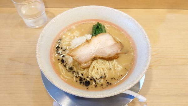 「【限定】鶏白湯プラス 800円+牛すじ半チャーハン 400円」@中華そば すばる食堂の写真