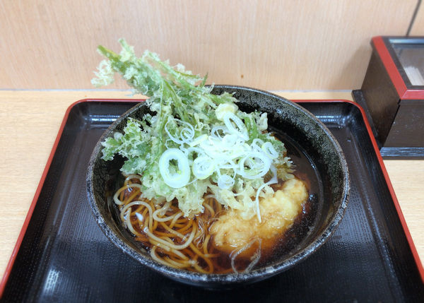 「春菊天そば(400円)+単品とり天(80円)」@梅もと 船橋店の写真