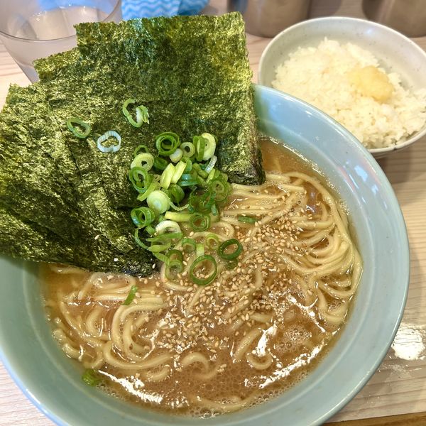 「朝ラーメン（海苔・麺やわらかめ・油多め）サービスご飯」@家系 武の極みの写真
