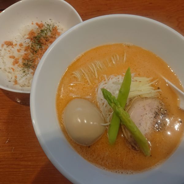 「サーモンピンク1200円、味玉100円、鮭バターリゾット飯他」@麺屋 ブルーズの写真