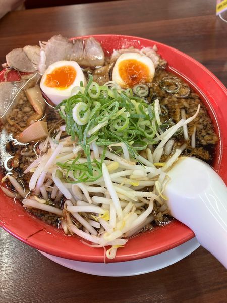 「京都漆黒醤油ラーメン　味玉」@ラーメン 魁力屋 東久留米店の写真