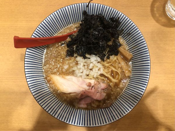 「背脂醤油らー麺」@焼きあご塩らー麺 たかはし 越谷レイクタウン店の写真