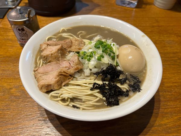 「濃厚煮干そば 中 +味玉」@中村屋総本山の写真