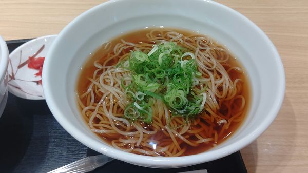 「朝そばミニカレーセット５５０円」@中央自動車道 談合坂SA 上りフードコートの写真