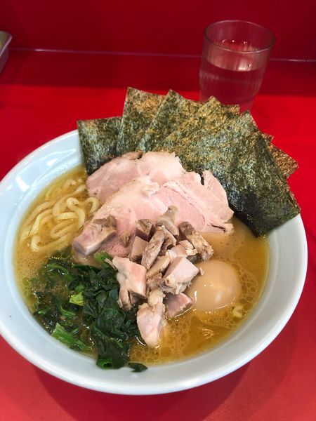 「上ラーメン850円」@横浜ラーメン 武蔵家 三鷹店の写真