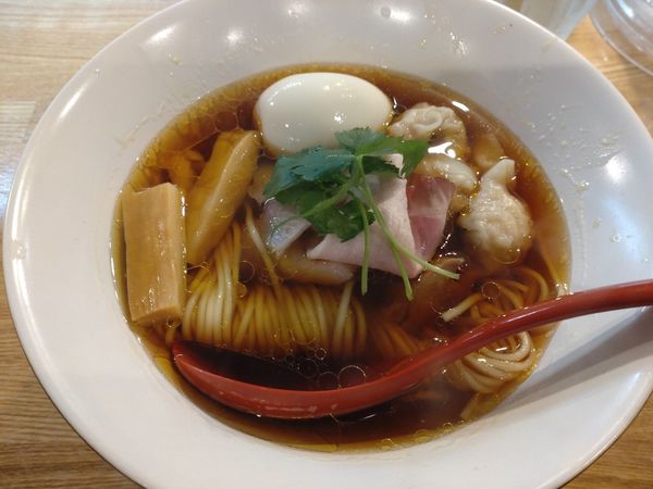 「特急中華そば(松)醤油」@自家製麺 くろ松の写真
