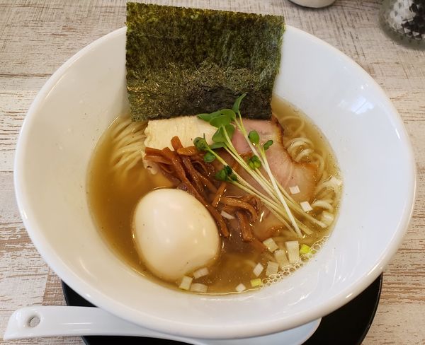 「味玉塩ラーメン」@らーめん 羊と狼の写真
