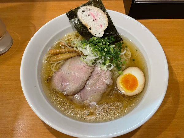「鶏出汁のしおらーめん」@麺屋 すずらんの写真