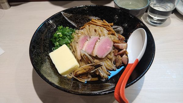 「鴨肉とエシレバターの油そば¥1100+生ビール+日本酒」@柳麺 呉田-goden-の写真