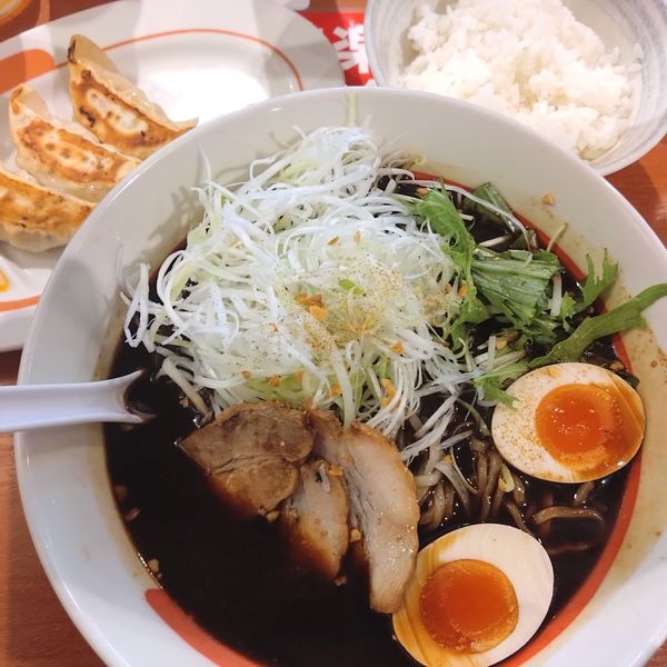 「カレーラーメン(ブラック)780円餃子140円ライス160円」@幸楽苑 杉並高井戸店の写真