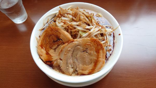 「黒マーユ 900円 + チャーシュー1枚 100円」@麺屋 狼の写真