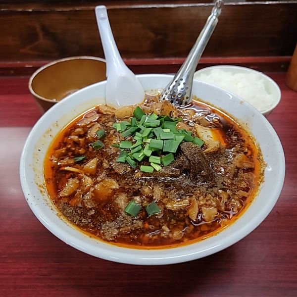 「【限定】拝啓堀口様（シビレ） 麺少なめ 専用ライス 生卵」@鶏こく中華 すず喜の写真