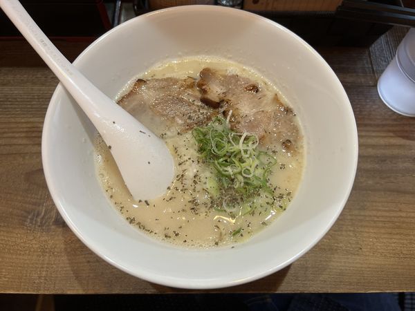 「塩鷄白湯900円(税込)」@和たなべ誠麺の写真