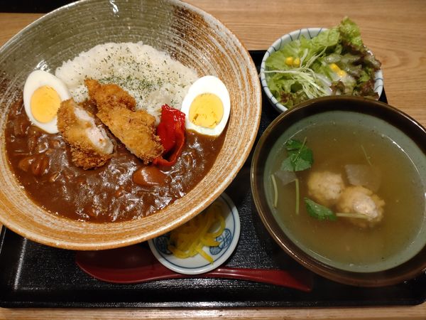 「（ランチ・日替わり）チキンカレー　１０００円」@佐賀ふもと赤鶏 酒場 高しな 東京駅ガード下店の写真