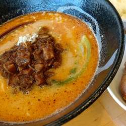 きんとうん麺　辛　（880円税込）+ランチ唐揚げセット