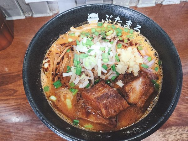「辛味噌ラーメン 肉マシ」@らーめんぶたまろの写真