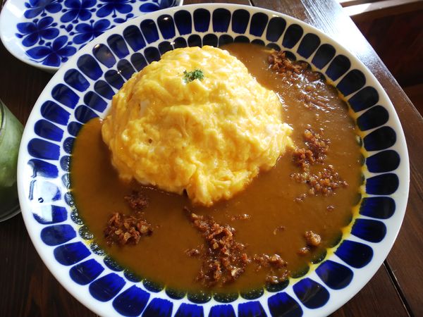 「ふわとろ卵のオムカレー　950円」@cafe kieloの写真