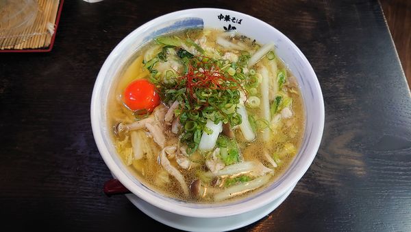 「鶏塩湯麺＋生卵」@中華そば 半ざわの写真
