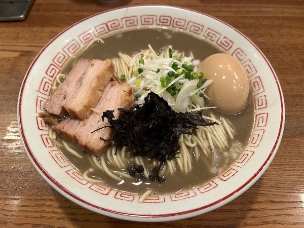 「濃厚煮干そば 中 +味玉」@煮干中華そば専門 煮干丸の写真