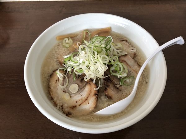 「塩とんこつチャーシュー」@とんとん船の写真