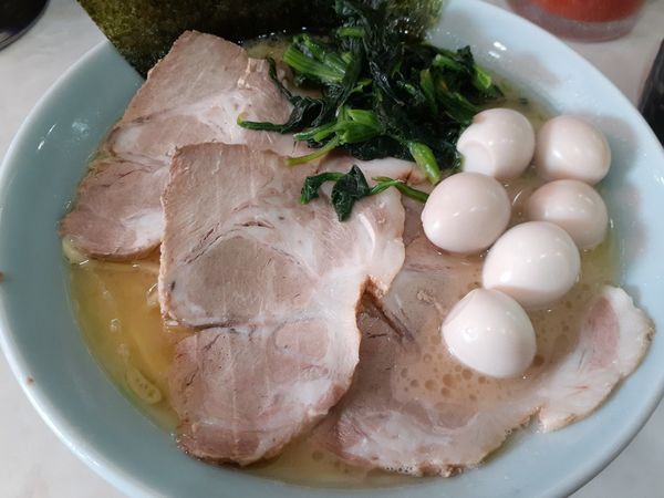 「チャーシューメン（中）＋うずら玉子」@横浜家系ラーメン ほどが家の写真