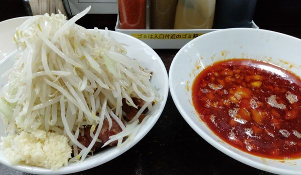 「赤いつけ麺＋生卵」@ぶたけん。の写真