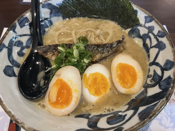 「ラーメン・中+煮玉子(950+100円)」@なぶらの写真