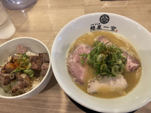 「鶏白湯らーめん（醤）+炙りチャーシュー丼（900＋350円）」@麺屋一空の写真