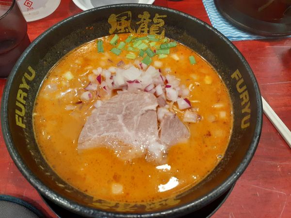 「辛ラーメン、替玉2」@とんこつラーメン 博多風龍 渋谷店の写真