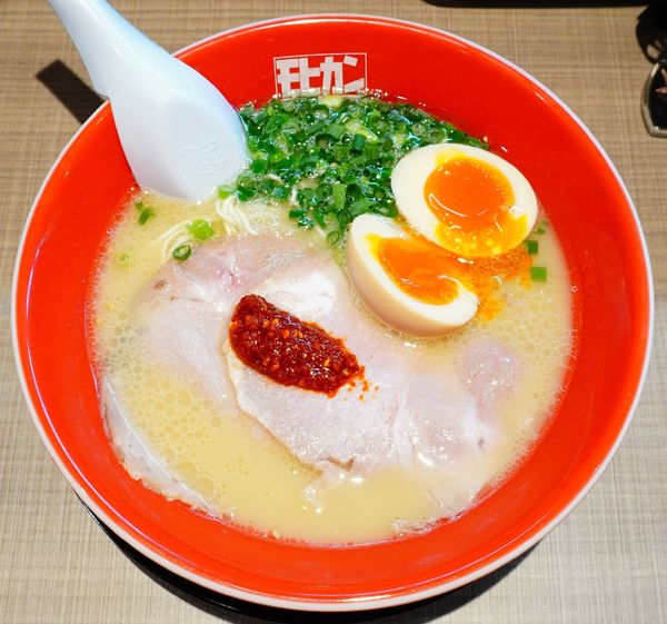 「極上豚骨モヒカンらーめん 煮卵入り」@モヒカンらーめん 南越谷店の写真